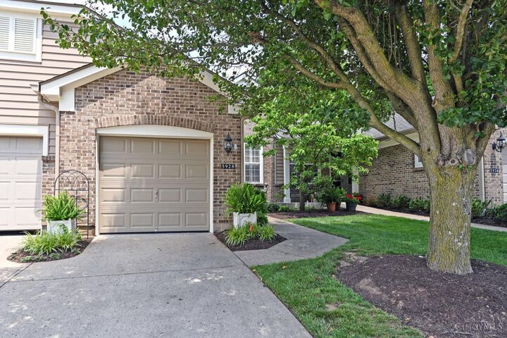 Property Photo:  5928 Castlewood Crossing  OH 45150 