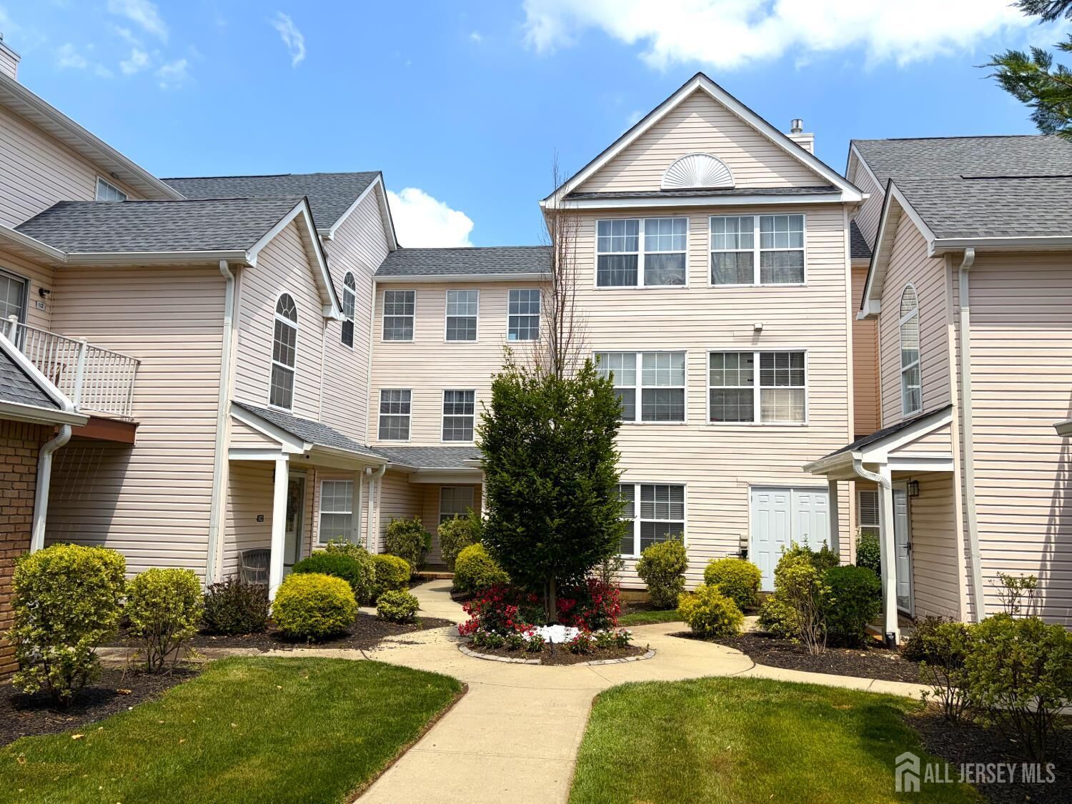 Property Photo: 118 Copeley Way NJ 08902