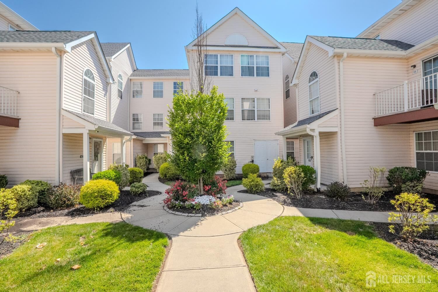 Property Photo: 118 Copeley Way NJ 08902
