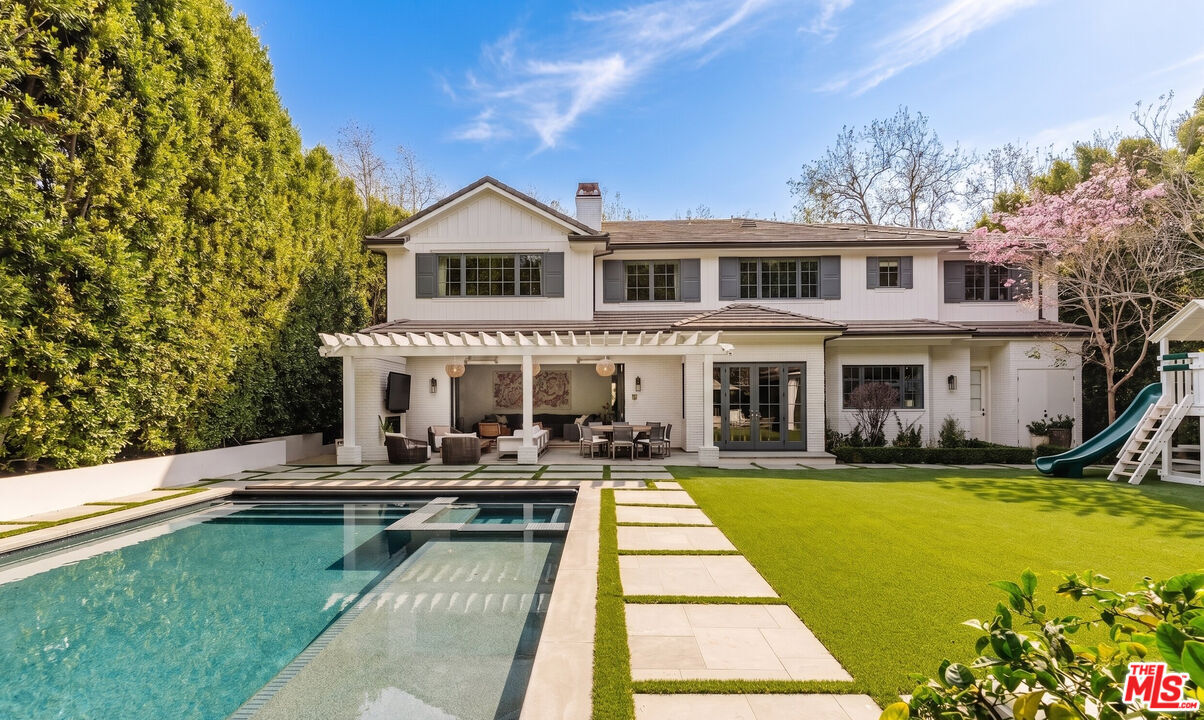 Property Photo: 957 Corsica Dr CA 90272