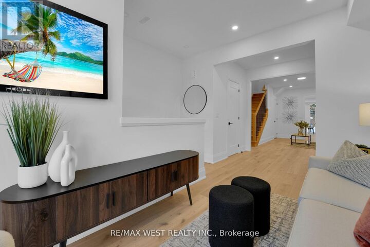 Property Photo: 521 St Johns Road Upper ON M6S 2L7