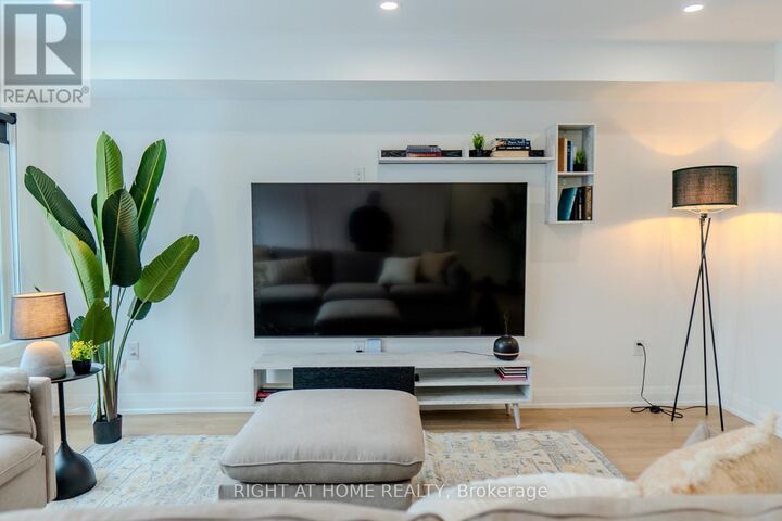Property Photo:  16 Habibi Lane  ON M6E 1N1 