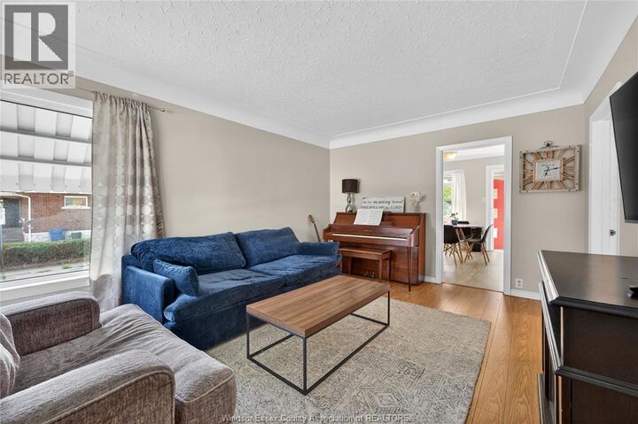 Property Photo:  1104 Ellis St E  ON N8X 2J3 