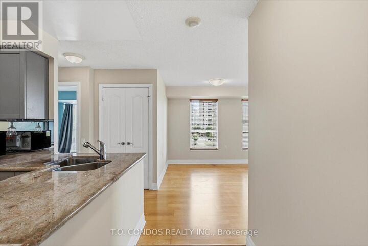 Property Photo:  21 Hillcrest Avenue 601  ON M2N 7K2 