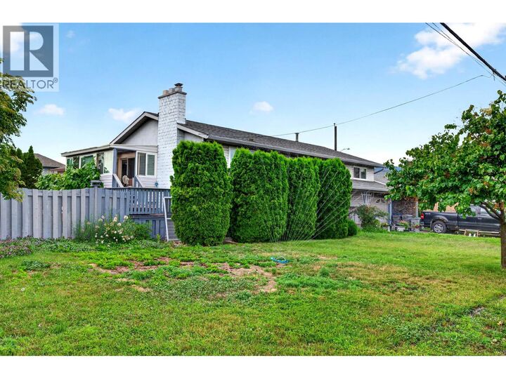 Property Photo: 820 Invermere Court BC V2B 7T4