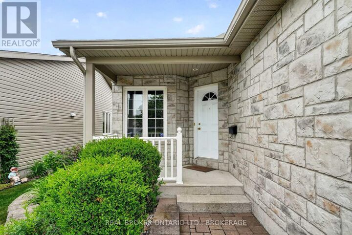 Property Photo: 83 Sunset Boulevard ON K6H 7M3