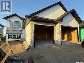 Property Photo:  806 Woods Crescent  SK S0K 4S0 
