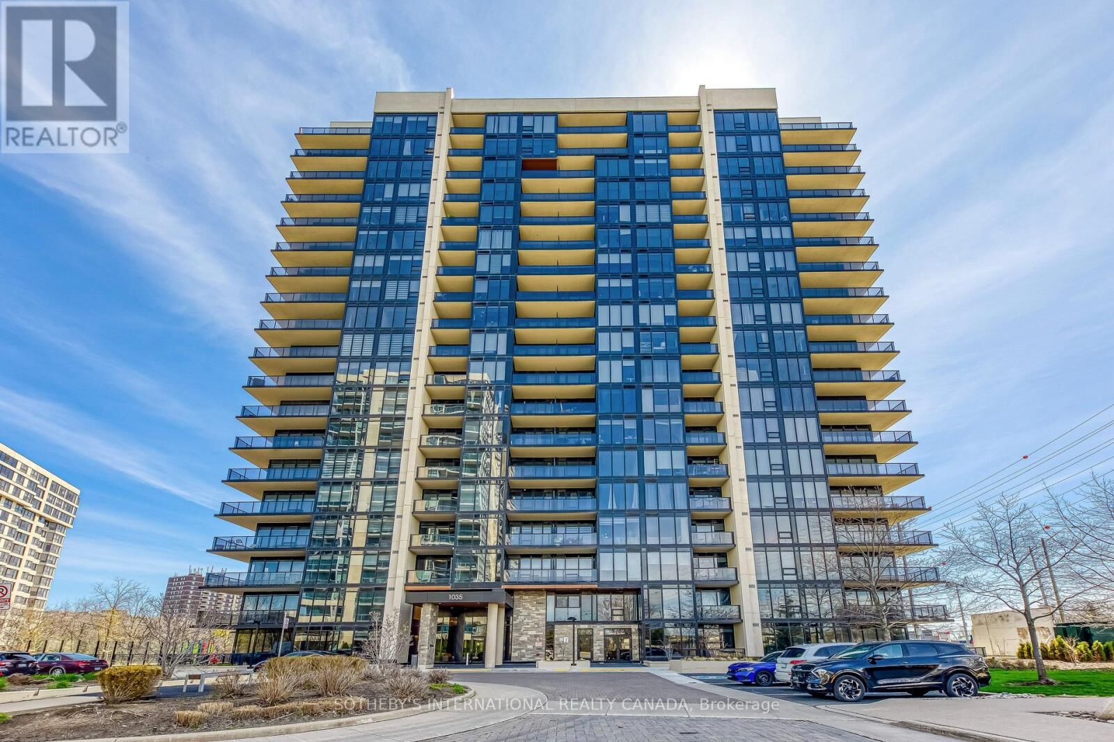 Property Photo:  1035 Southdown Road 212  ON L5J 0A2 