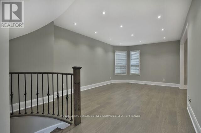 Property Photo:  4584 Glastonbury Place  ON L5M 3L6 