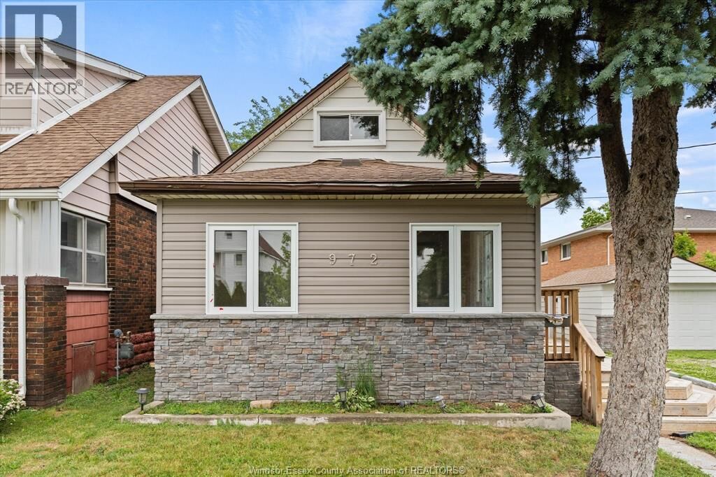 Property Photo:  972 Wellington Avenue Main  ON N9A 5J8 
