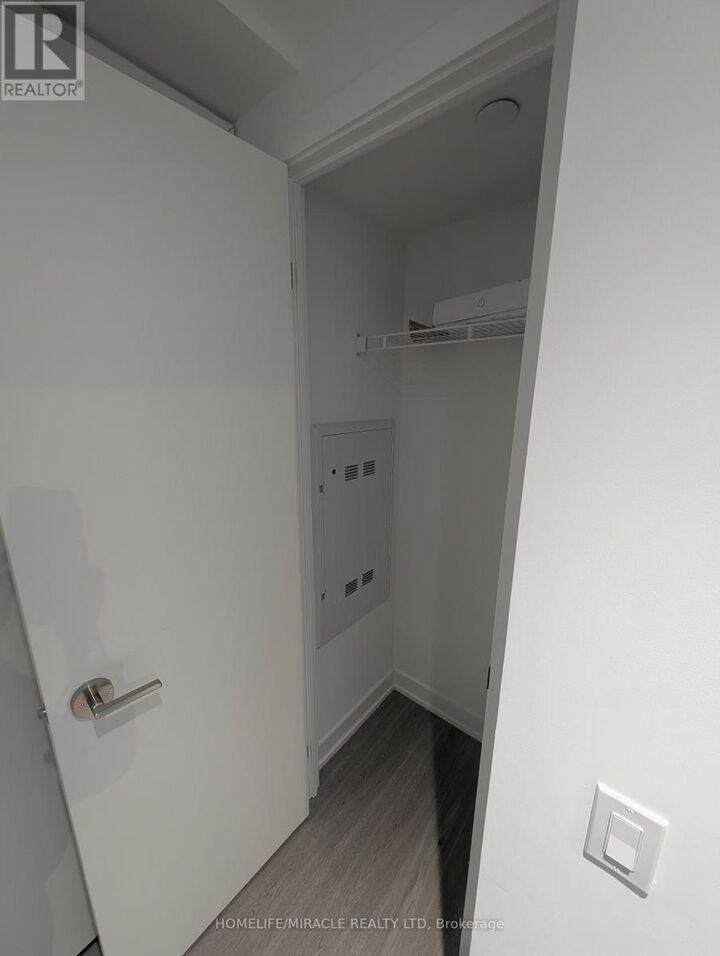 Property Photo:  8 Wellesley Street West 1910  ON M4Y 0J5 