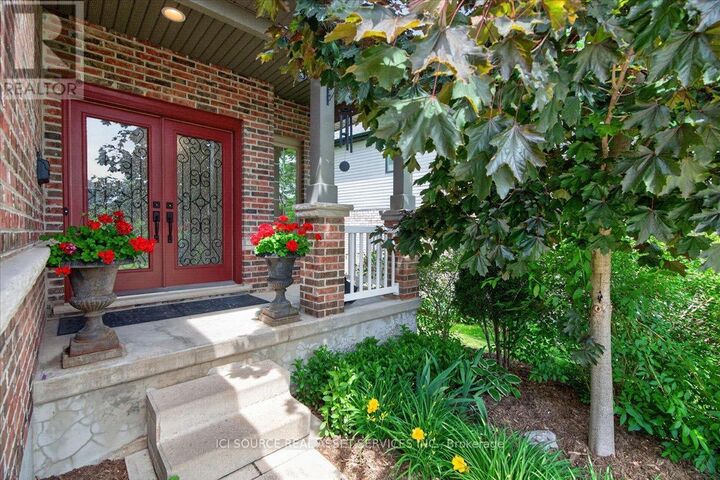 Property Photo:  850 Teakwood Lane  ON N6H 0E5 