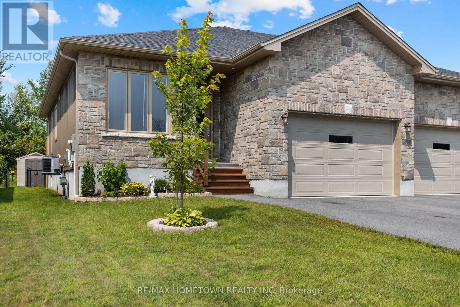 Property Photo:  8 Billings Avenue West  ON K0E 1K0 
