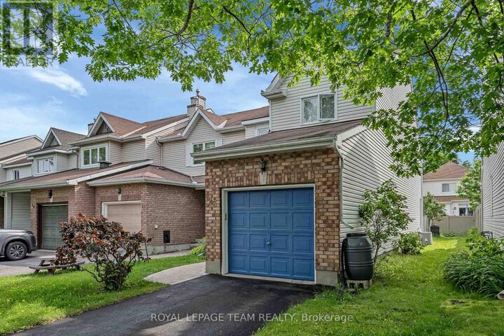 Property Photo: 23 Roblyn Way ON K2G 5Z4