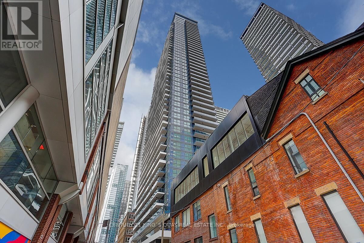 Property Photo:  38 Widmer Street 1103  ON M5V 2E9 