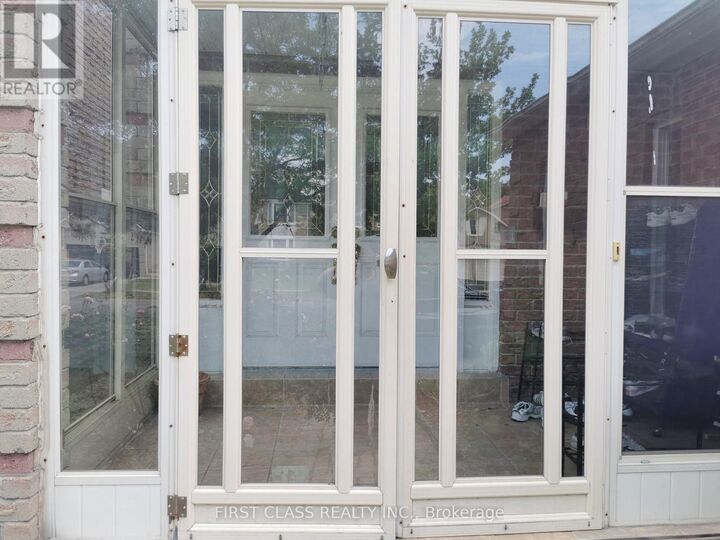 Property Photo:  324 Winfield Terrace  ON L5R 1N5 