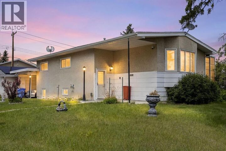 Property Photo: 1016 Hunterdale Place Northwest AB T2K 4R7