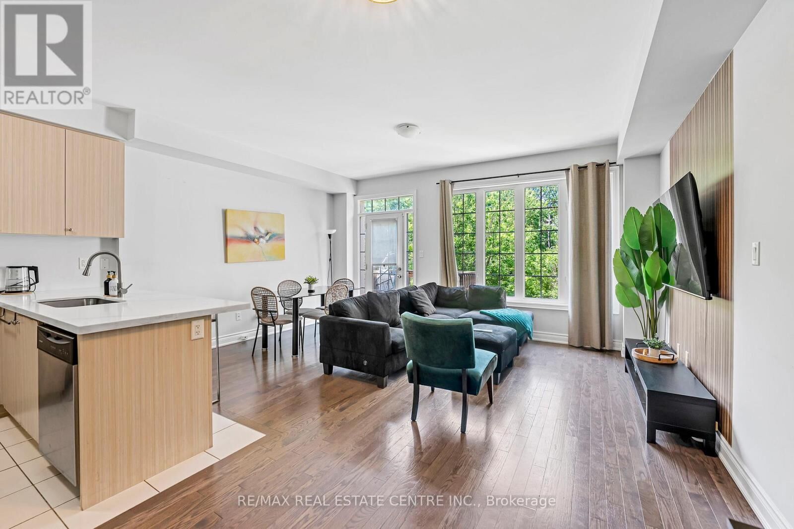 Property Photo:  72 Lady Evelyn Crescent  ON L6Y 6C6 