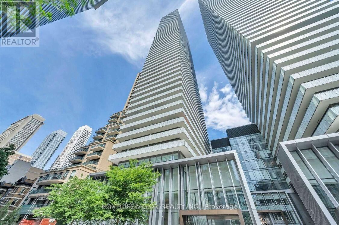 Property Photo:  42 Charles Street East 4207  ON M4Y 1N3 