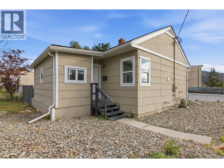 Property Photo: 121 Willow Street BC V2B 4C6