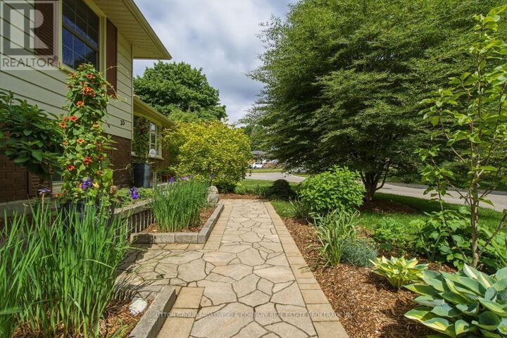Property Photo:  35 Key Hill Road  ON N6G 2G2 