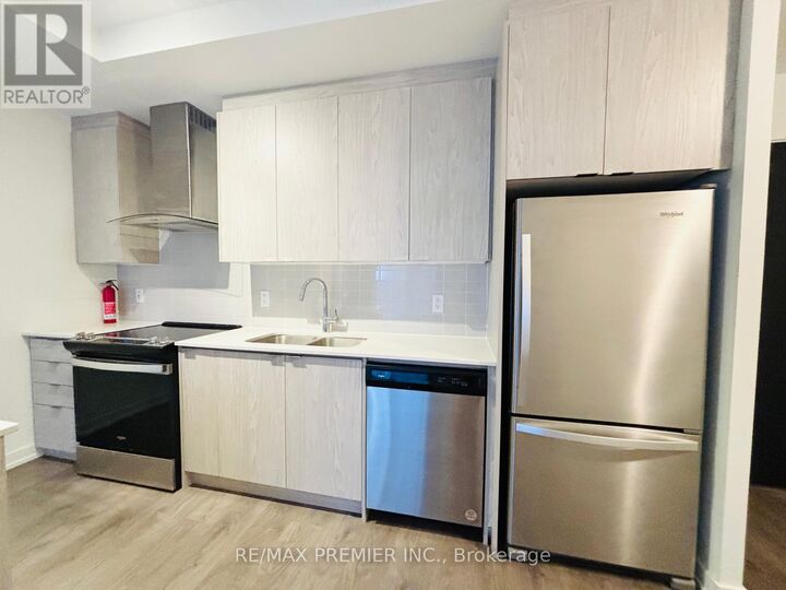 Property Photo:  55 Duke Street 332  ON N2H 0C9 