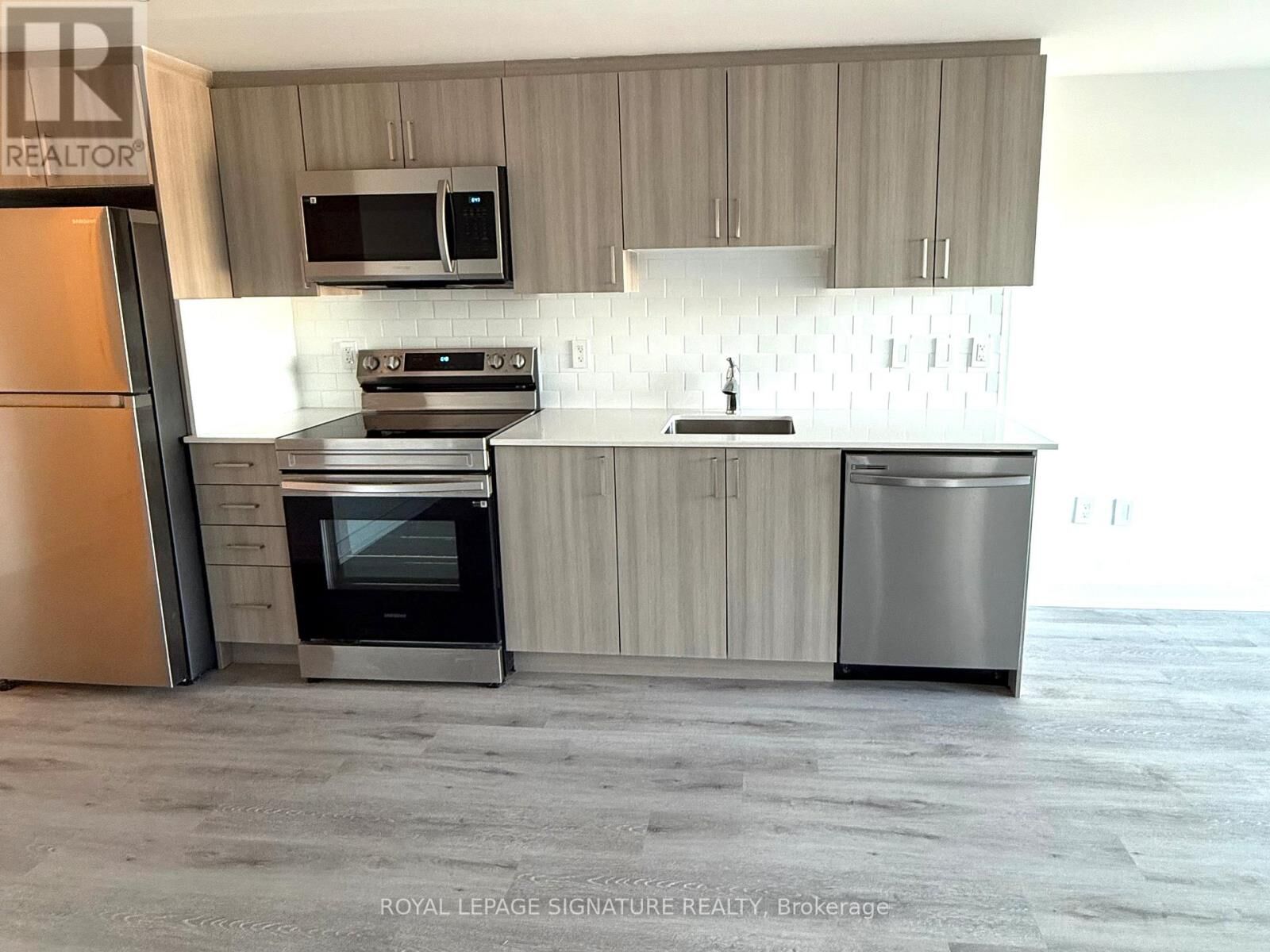 Property Photo:  556 Marlee Avenue 321  ON M6B 0B1 