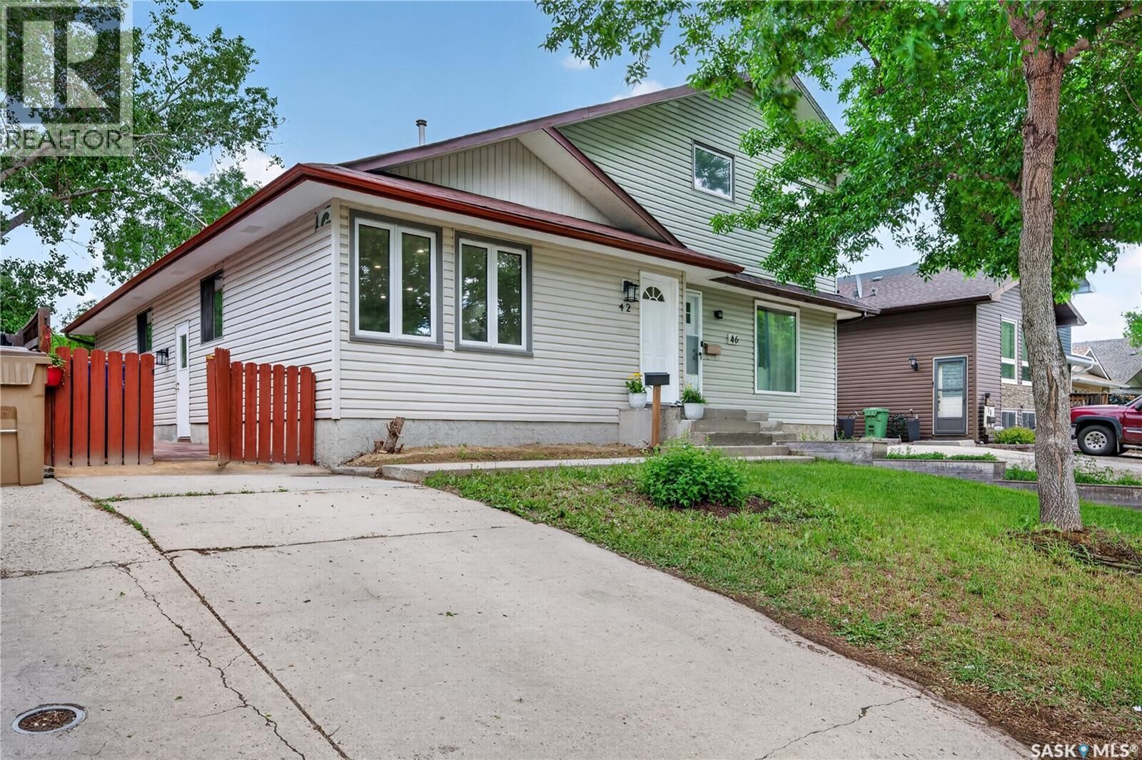Property Photo: 42 Hunt Crescent SK S4N 5K8