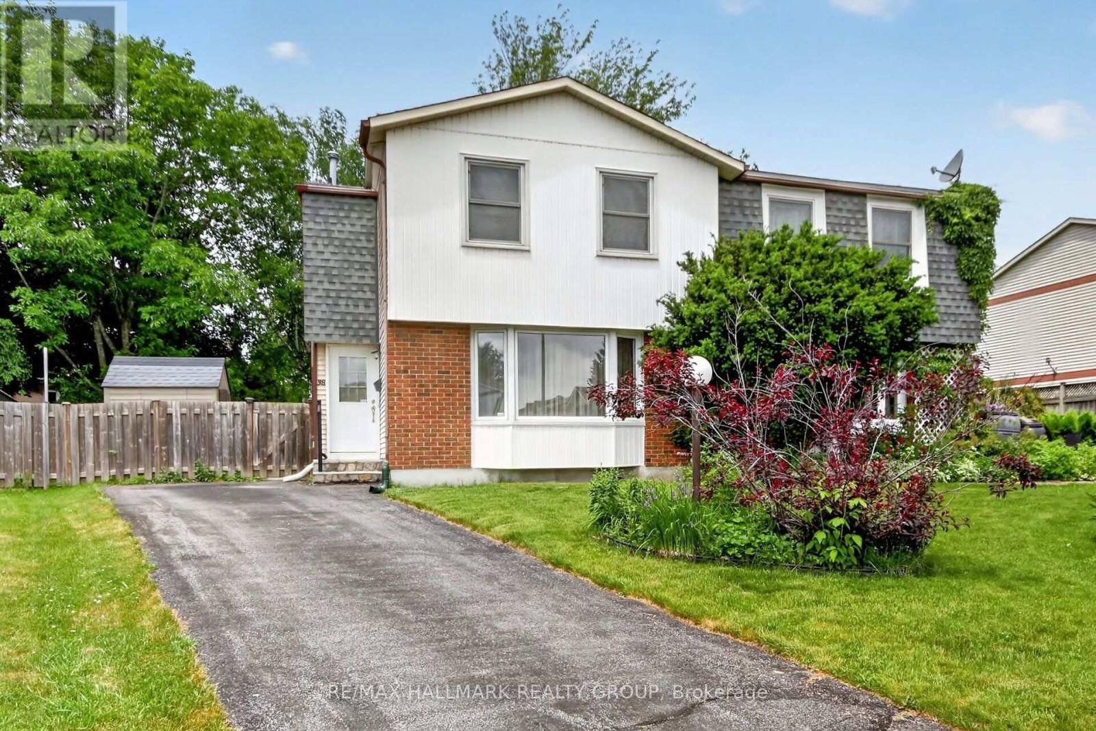 Property Photo:  38 Amherst Crescent  ON K2J 1V9 