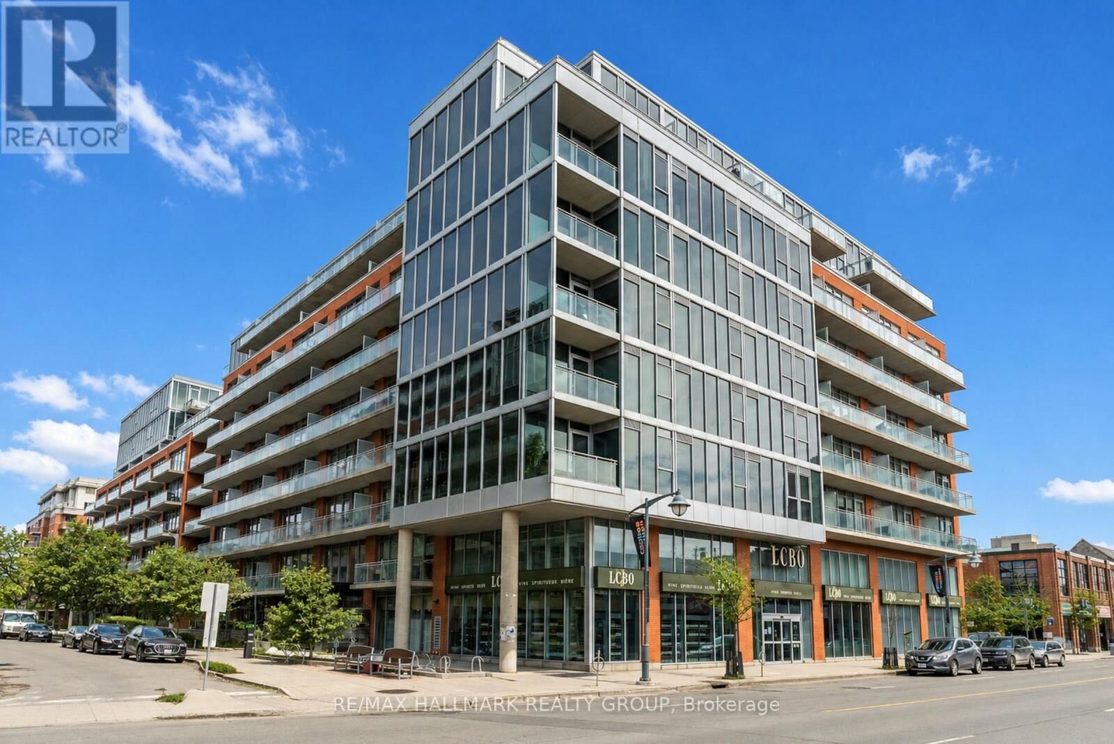 Property Photo: 360 McLeod Street 704 ON K2P 1A9