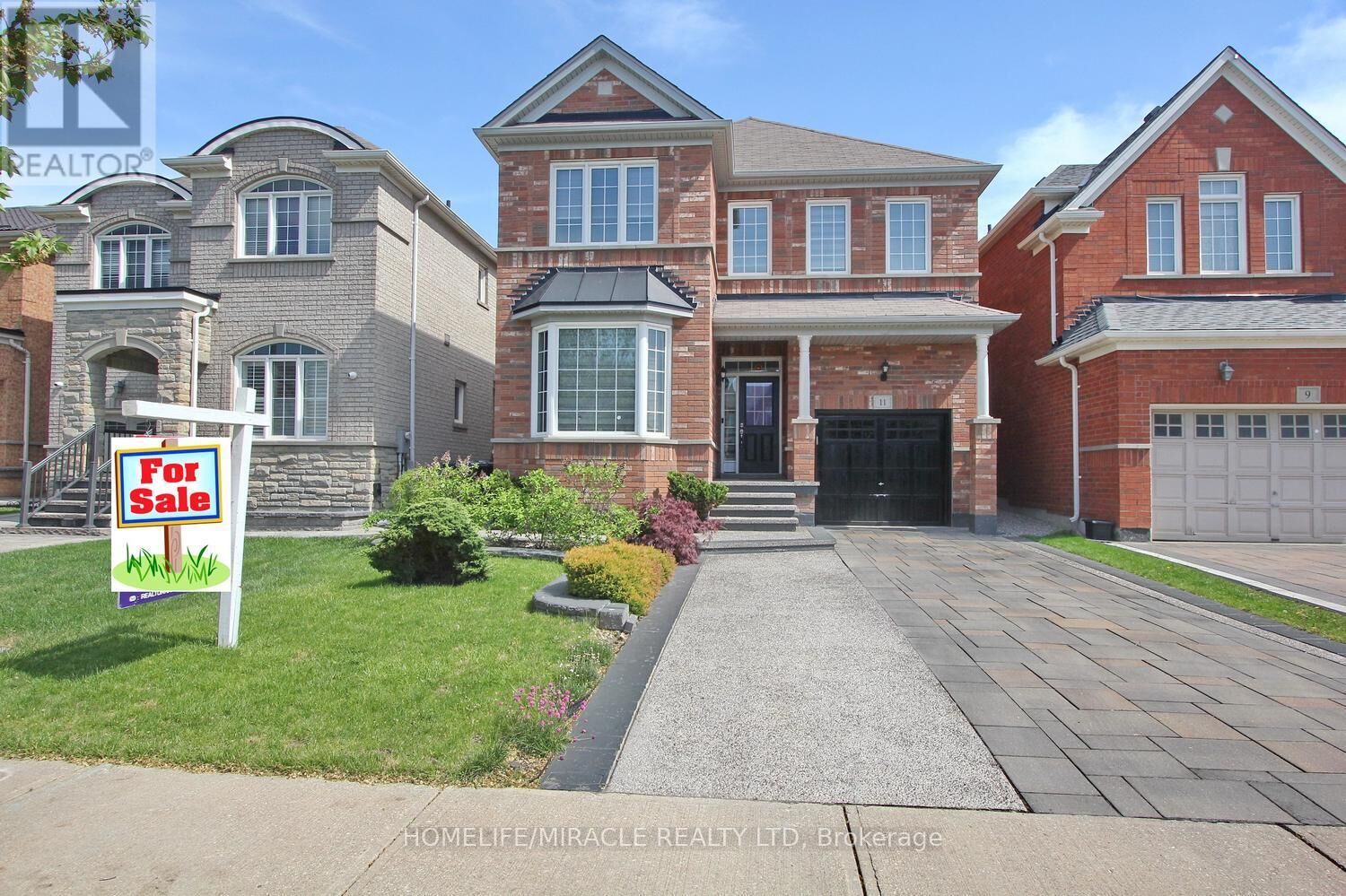 Property Photo:  11 Bluffmeadow Street  ON L6P 3K3 