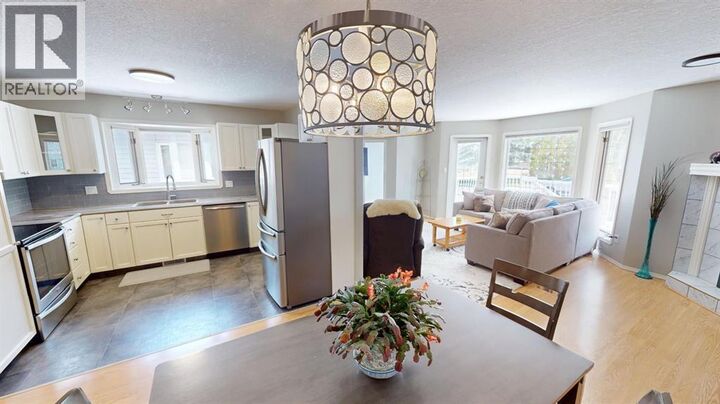Property Photo:  411 3 Street  AB T1R 0E7 
