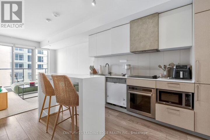 Property Photo:  19 Western Battery Road 1020  ON M6K 3S4 