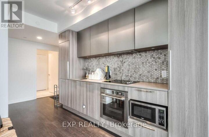 Property Photo:  85 Wood Street Ph15  ON M4Y 0E8 