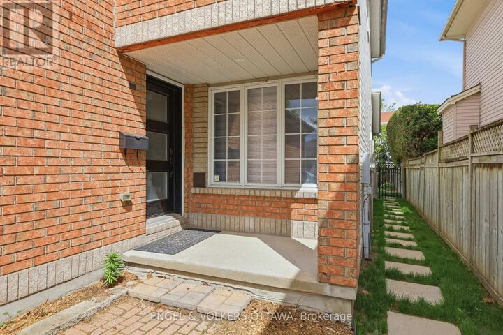 Property Photo: 1033 Como Crescent ON K4A 3Z5