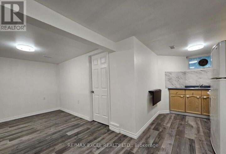 Property Photo:  22 Northpark Road  ON L4M 2J3 