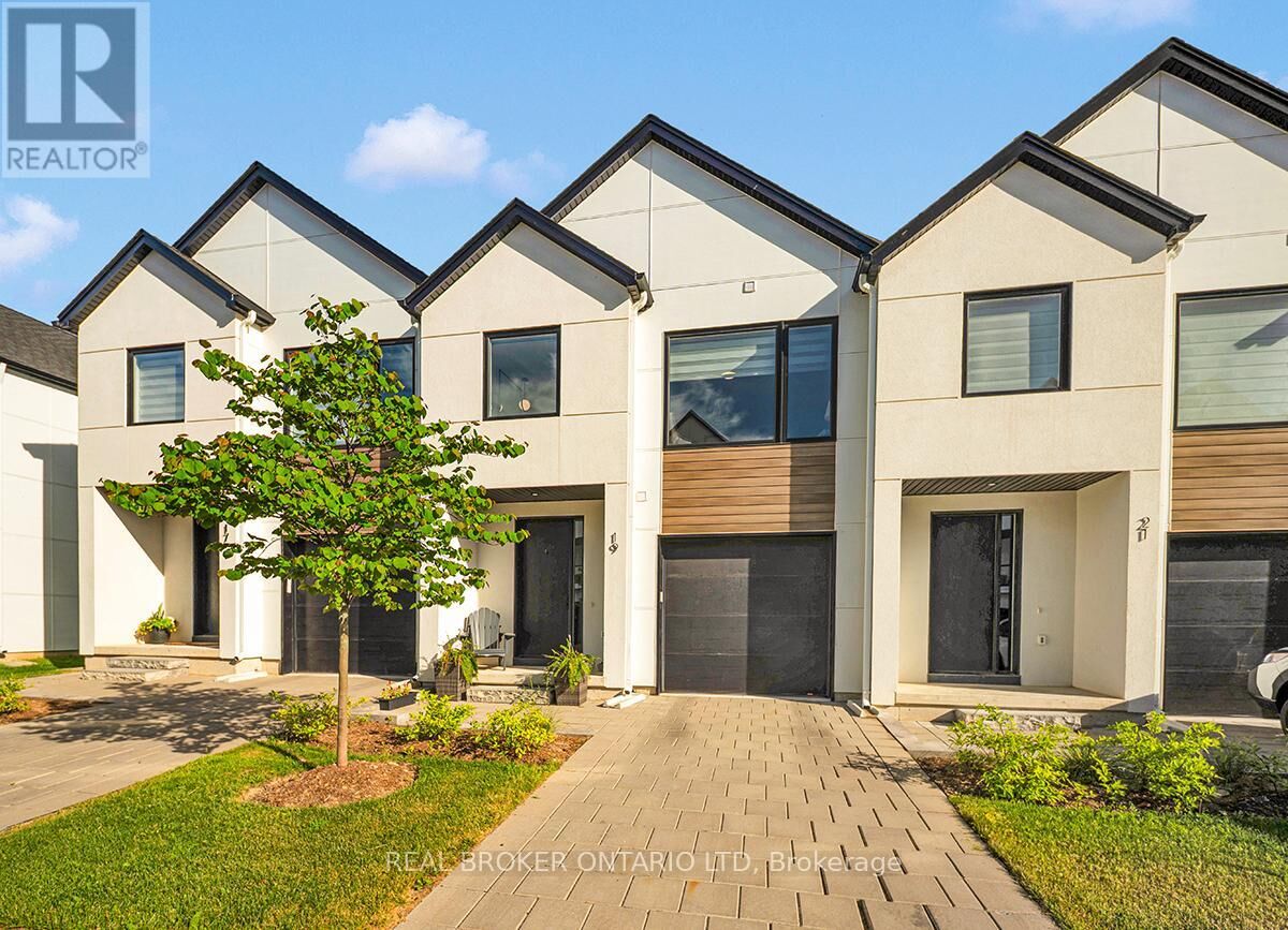 Property Photo:  1965 Upperpoint Gate 19  ON N6K 0L2 