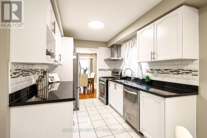 Property Photo: 5533 Richmeadow Mews ON L4Z 3T3