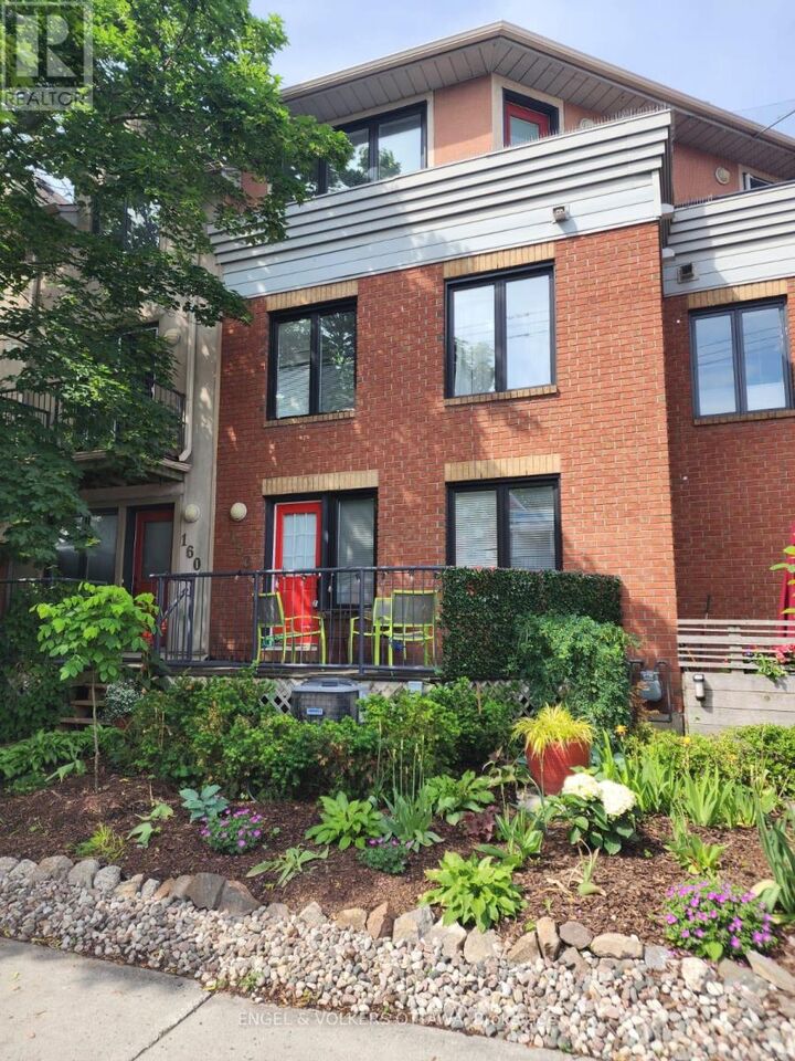 Property Photo: 158 Rochester Street ON K1R 7M4