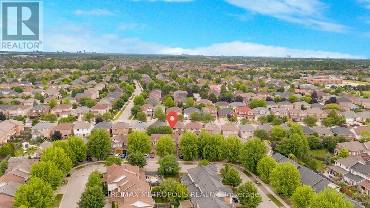 Property Photo:  2420 Baintree Crescent  ON L6M 4W9 