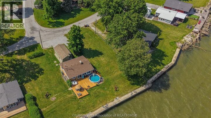 Property Photo:  105 Island Crescent  ON N0P 2L0 