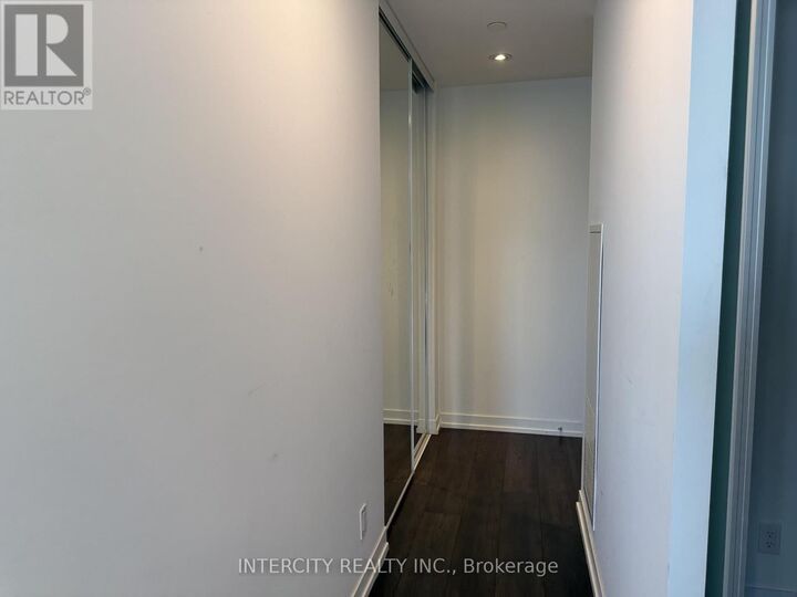 Property Photo:  5 Buttermill Avenue 5509  ON L4K 0J5 