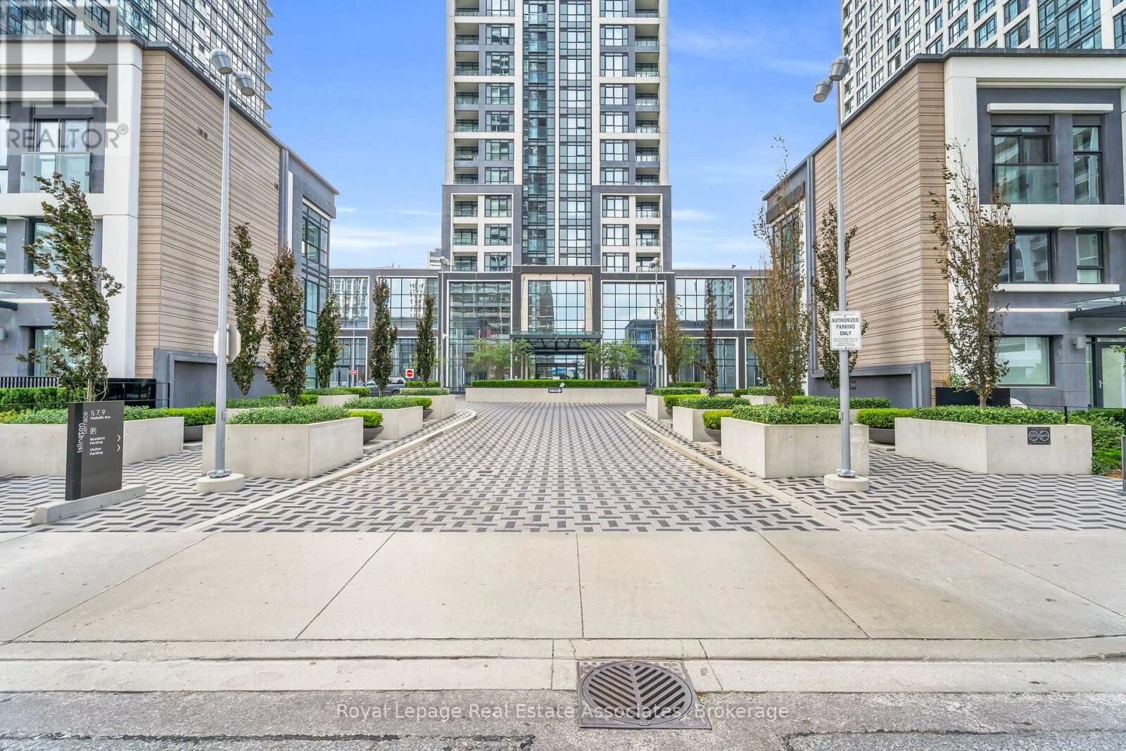 Property Photo:  7 Mabelle Avenue 4405  ON M5T 0C9 