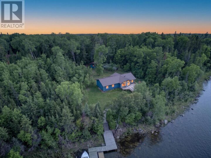 2747 Moore Bay — photo 1