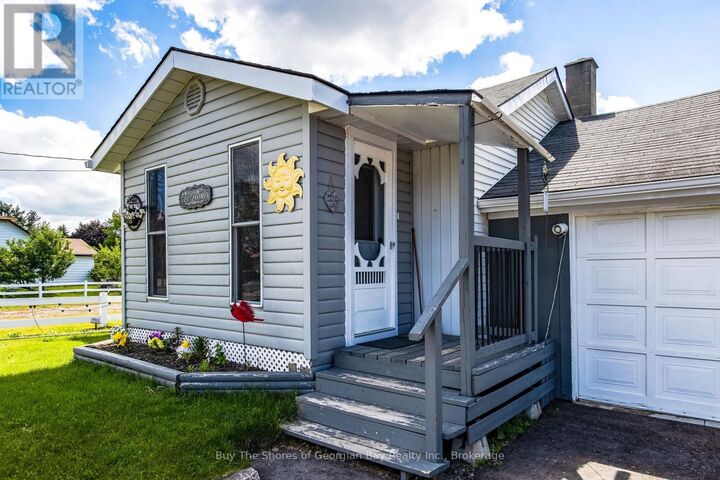 Property Photo:  17 Balm Beach Road East  ON L0L 2J0 