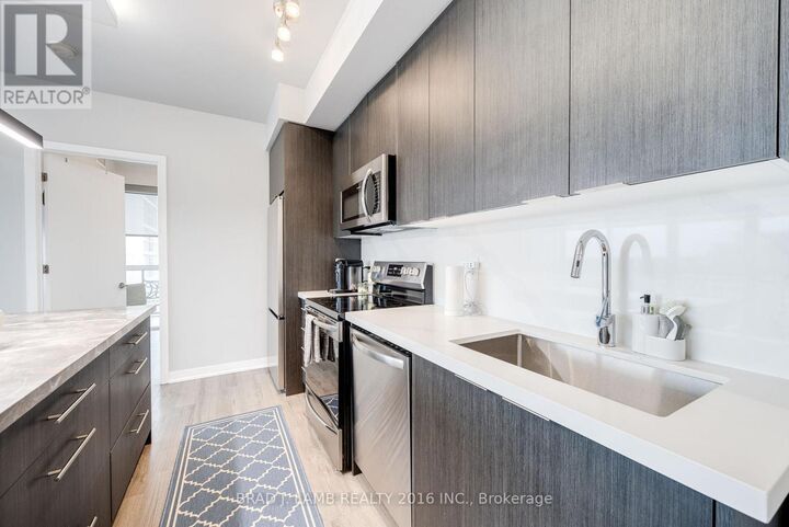 Property Photo: 50 Bruyeres Mews 1209 ON M5V 0H8