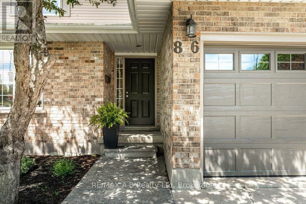 Property Photo:  86 Freeland Drive  ON N4Z 1H1 