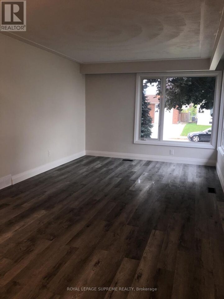 Property Photo: 38 Loyalist Drive Upper ON L8K 4J3