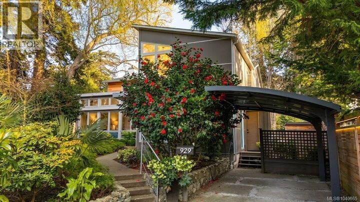 Property Photo: 929 Redfern Street BC V8S 4E7