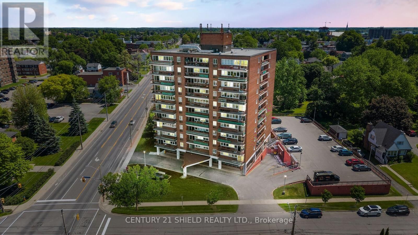 Property Photo:  308 Second Street East 401  ON K6H 1Z1 